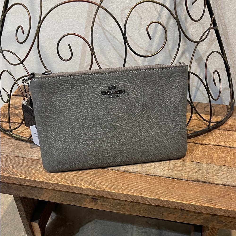 🆕 Coach Wristlet